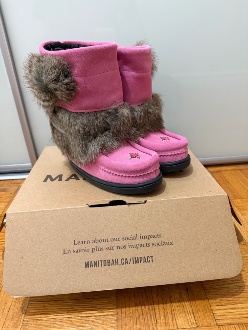 Manitobah Kids Pink Faux-Fur Trim Mittens